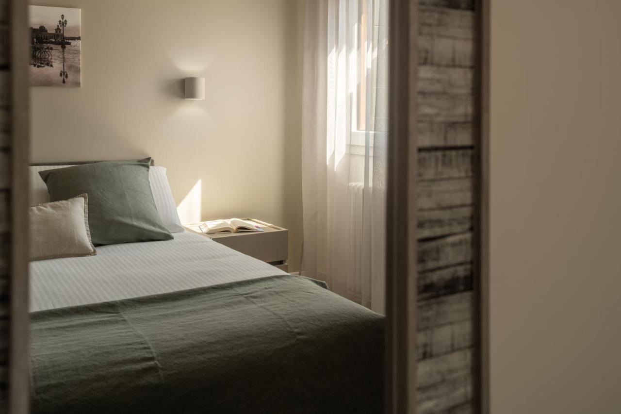 Sant'Aponal Cozy Apartment With Balcony R&R Venedik Dış mekan fotoğraf