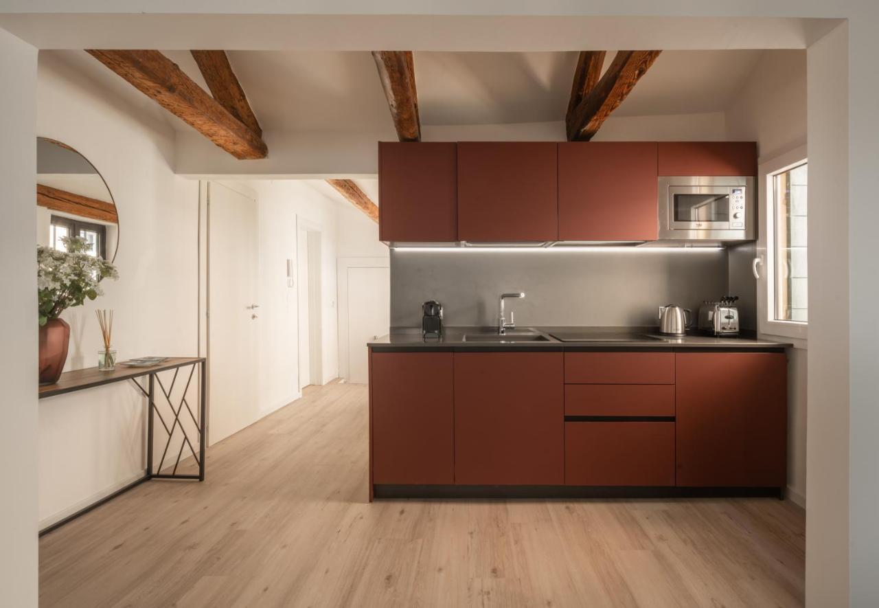 Sant'Aponal Cozy Apartment With Balcony R&R Venedik Dış mekan fotoğraf