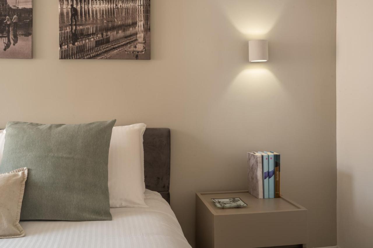 Sant'Aponal Cozy Apartment With Balcony R&R Venedik Dış mekan fotoğraf
