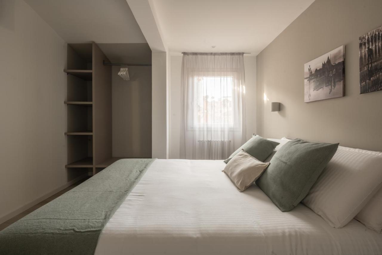 Sant'Aponal Cozy Apartment With Balcony R&R Venedik Dış mekan fotoğraf