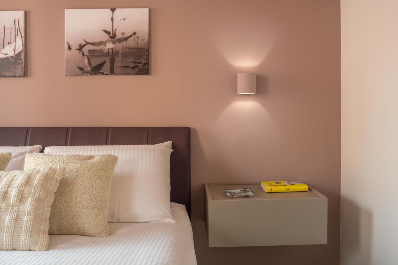 Sant'Aponal Cozy Apartment With Balcony R&R Venedik Dış mekan fotoğraf
